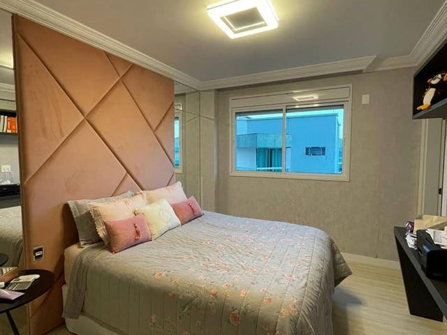 Apartamento com 179m² 4 quartos e 5 banheiros, à venda, no bairro Meia Praia em Itapema