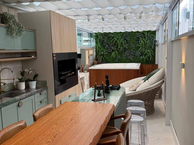 Apartamento com 145m² 3 quartos e 4 banheiros, à venda, no bairro Centro em Balneário Camboriú