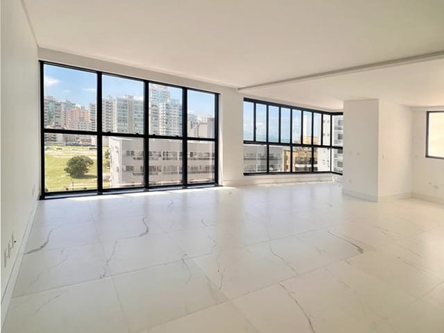 Apartamento com 127m² 3 quartos e 4 banheiros, à venda, no bairro Meia Praia em Itapema