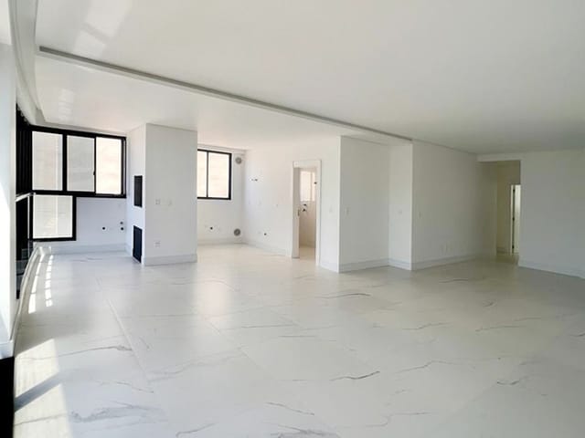 Apartamento com 127m² 3 quartos e 4 banheiros, à venda, no bairro Meia Praia em Itapema
