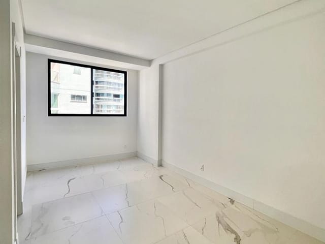 Apartamento com 127m² 3 quartos e 4 banheiros, à venda, no bairro Meia Praia em Itapema