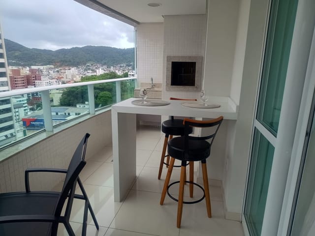 Apartamento com 107m² 3 quartos e 4 banheiros, à venda, no bairro Pioneiros em Balneário Camboriú