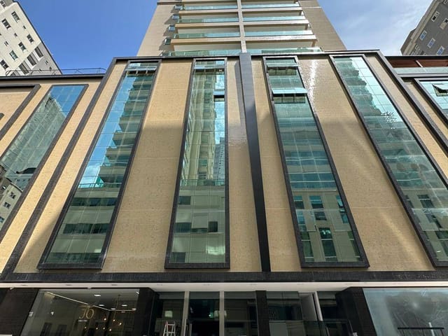 Apartamento com 160m² 3 quartos e 4 banheiros, à venda, no bairro Meia Praia em Itapema