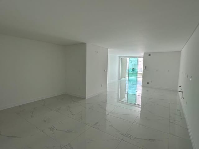Apartamento com 160m² 3 quartos e 4 banheiros, à venda, no bairro Meia Praia em Itapema