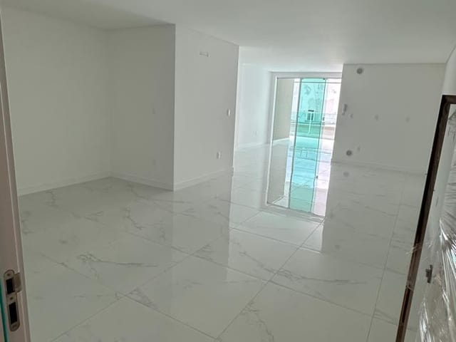 Apartamento com 160m² 3 quartos e 4 banheiros, à venda, no bairro Meia Praia em Itapema