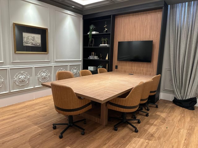 Apartamento com 210m² 4 quartos e 5 banheiros, à venda, no bairro Centro em Itapema