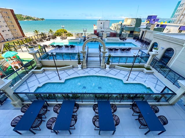 Apartamento com 210m² 4 quartos e 5 banheiros, à venda, no bairro Centro em Itapema