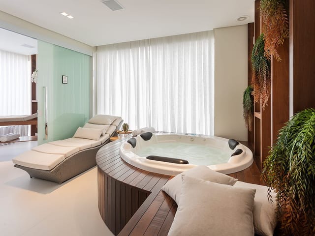 Apartamento com 211m² 4 quartos e 3 banheiros, à venda, no bairro Centro em Balneário Camboriú