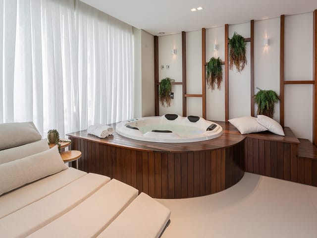 Apartamento com 211m² 4 quartos e 3 banheiros, à venda, no bairro Centro em Balneário Camboriú