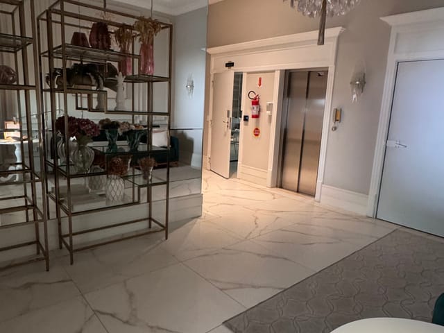 Apartamento com 152m² 4 quartos e 5 banheiros, à venda, no bairro Meia Praia em Itapema