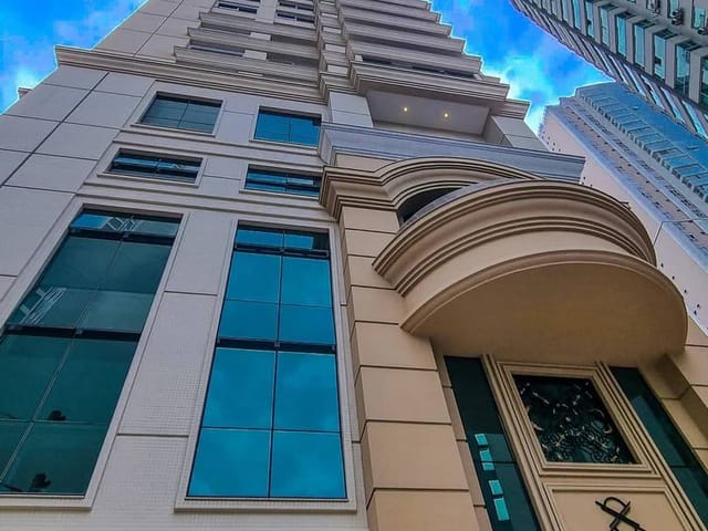 Apartamento com 307m² 4 quartos e 5 banheiros, à venda, no bairro Pioneiros em Balneário Camboriú