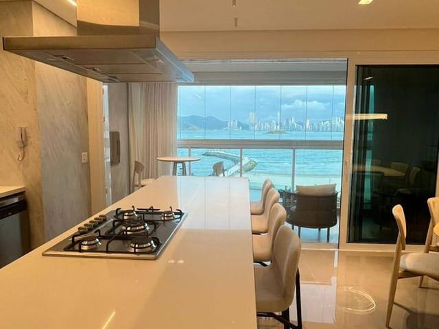 Apartamento com 307m² 4 quartos e 5 banheiros, à venda, no bairro Pioneiros em Balneário Camboriú