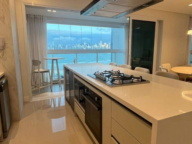 Apartamento com 307m² 4 quartos e 5 banheiros, à venda, no bairro Pioneiros em Balneário Camboriú