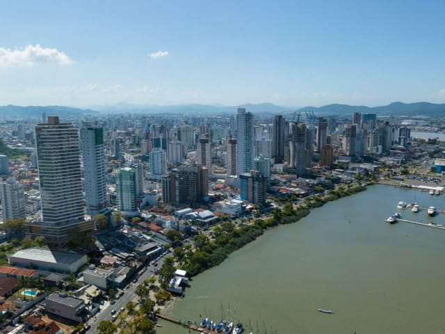 Apartamento com 186m² 4 quartos e 4 banheiros, à venda, no bairro Fazenda em Itajaí