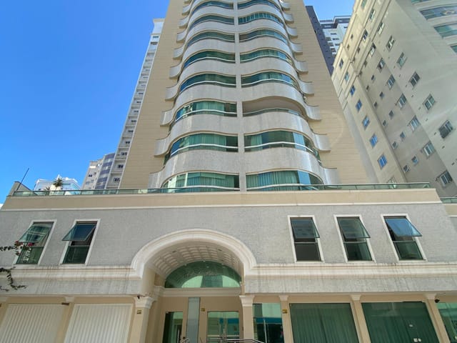 Apartamento com 98m² 3 quartos e 2 banheiros, à venda, no bairro Pioneiros em Balneário Camboriú