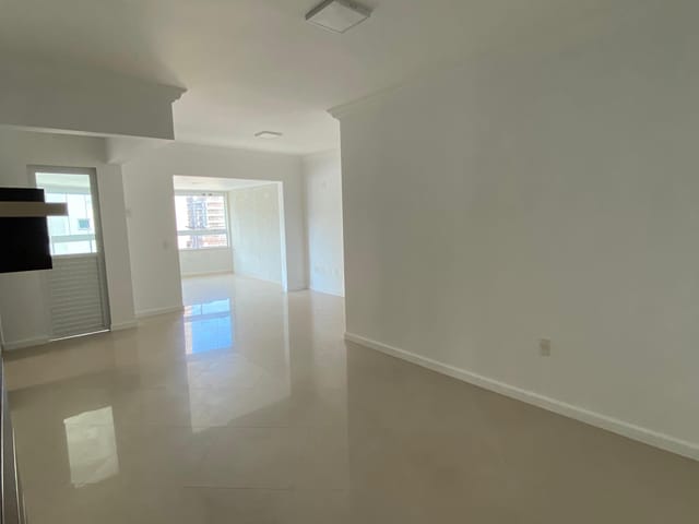 Apartamento com 98m² 3 quartos e 2 banheiros, à venda, no bairro Pioneiros em Balneário Camboriú