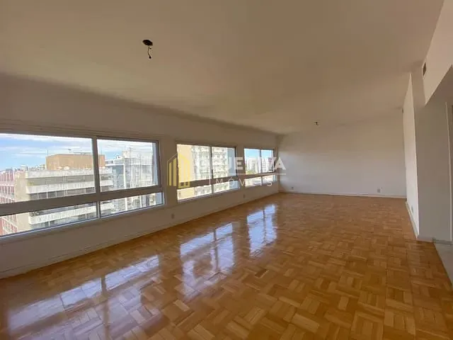 Apartamento com 167m² 3 quartos e 2 banheiros, à venda, no bairro Moinhos de Vento em Porto Alegre