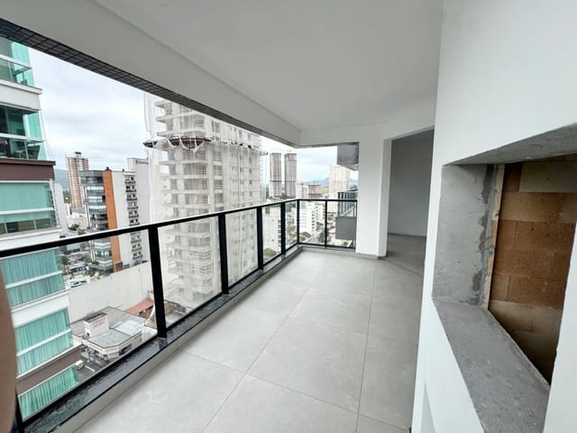 Apartamento com 215m² 3 quartos e 4 banheiros, à venda, no bairro Meia Praia em Itapema