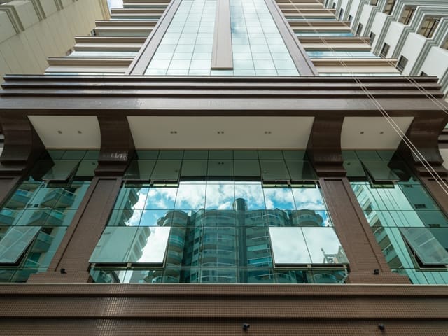 Apartamento com 366m² 4 quartos e 5 banheiros, à venda, no bairro Meia Praia em Itapema