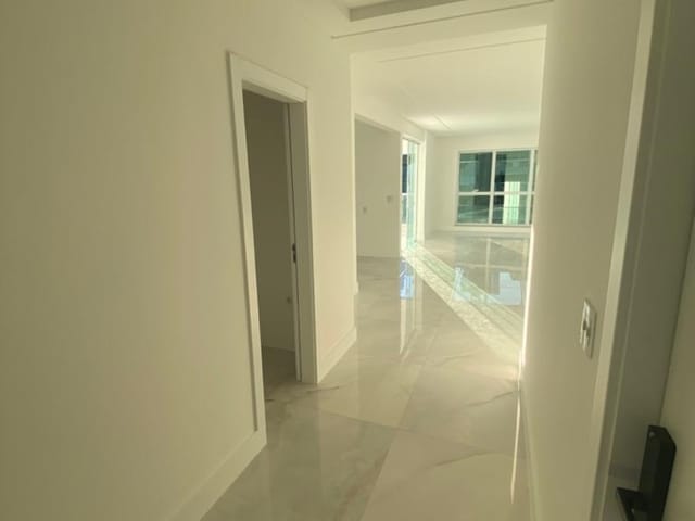 Apartamento com 366m² 4 quartos e 5 banheiros, à venda, no bairro Meia Praia em Itapema