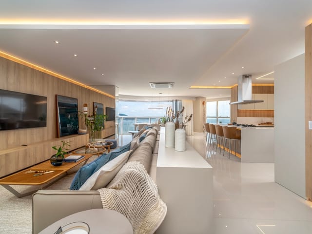 Apartamento com 462m² 4 quartos e 5 banheiros, à venda, no bairro Centro em Balneário Camboriú