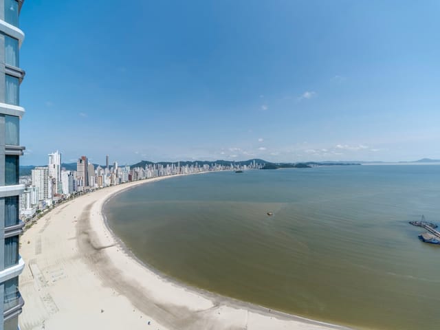 Apartamento com 462m² 4 quartos e 5 banheiros, à venda, no bairro Centro em Balneário Camboriú