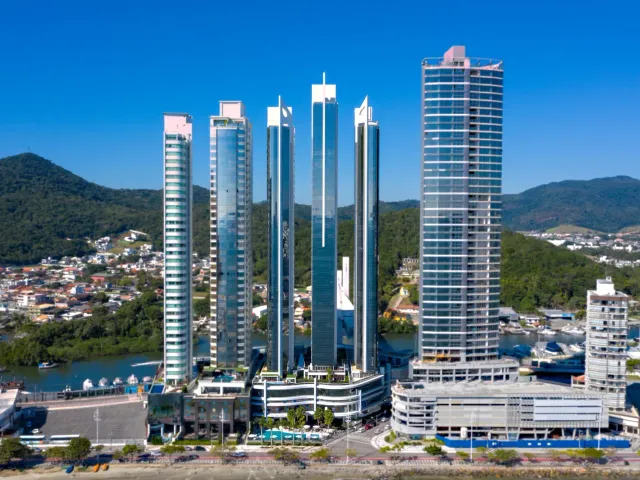 Apartamento com 468m² 4 quartos e 5 banheiros, à venda, no bairro Centro em Balneário Camboriú
