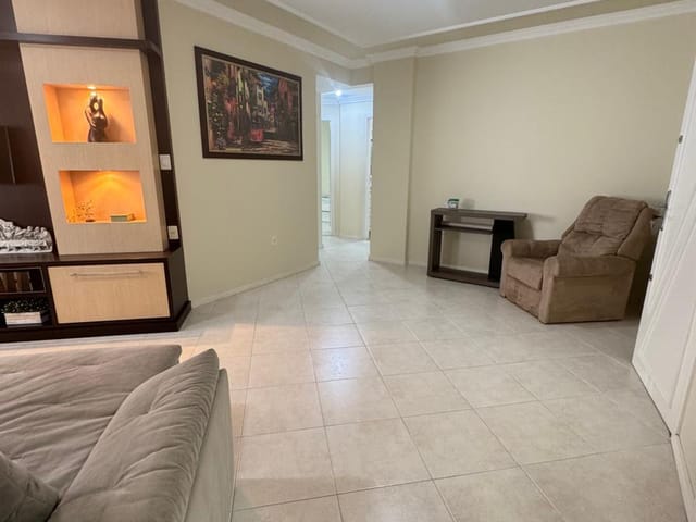 Apartamento com 119m² 3 quartos e 2 banheiros, à venda, no bairro Centro em Balneário Camboriú