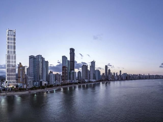 Apartamento com 259m² 4 quartos e 5 banheiros, à venda, no bairro Centro em Balneário Camboriú