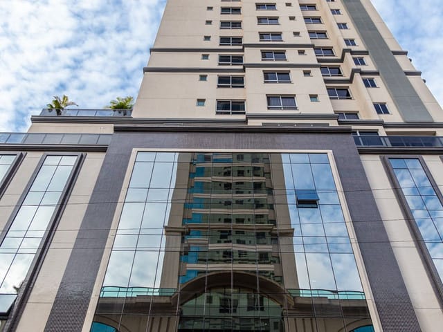 Apartamento com 143m² 4 quartos e 3 banheiros, à venda, no bairro Centro em Balneário Camboriú