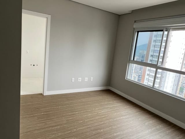Apartamento com 143m² 4 quartos e 3 banheiros, à venda, no bairro Centro em Balneário Camboriú