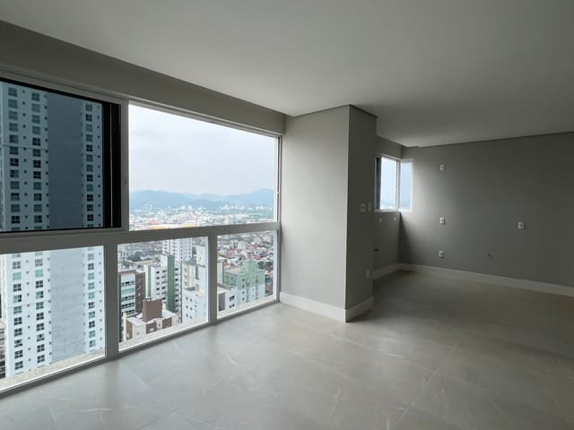 Apartamento com 143m² 4 quartos e 3 banheiros, à venda, no bairro Centro em Balneário Camboriú