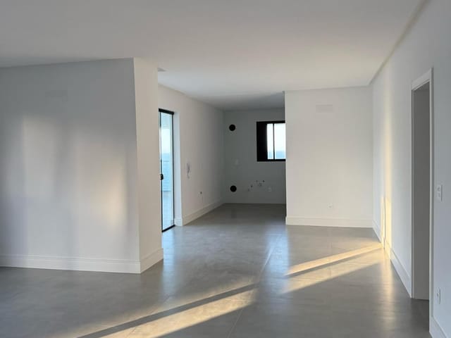 Apartamento com 207m² 4 quartos e 5 banheiros, à venda, no bairro Meia Praia em Itapema