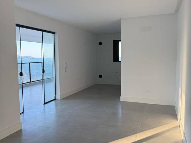 Apartamento com 207m² 4 quartos e 5 banheiros, à venda, no bairro Meia Praia em Itapema