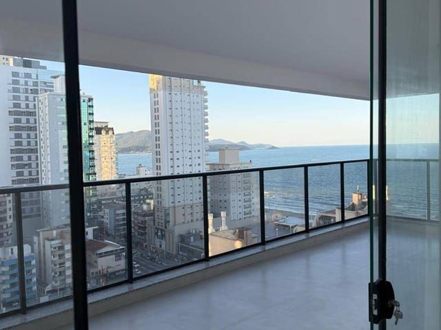 Apartamento com 207m² 4 quartos e 5 banheiros, à venda, no bairro Meia Praia em Itapema