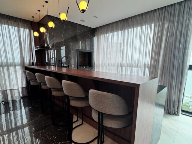 Apartamento com 100m² 3 quartos e 4 banheiros, à venda, no bairro Balneário Pereque em Porto Belo