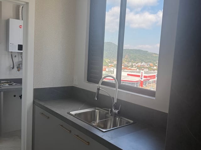Apartamento com 100m² 3 quartos e 4 banheiros, à venda, no bairro Balneário Pereque em Porto Belo