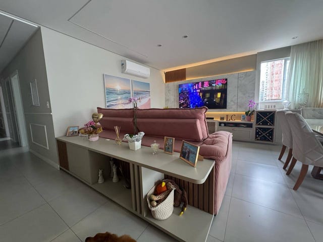 Apartamento com 198m² 4 quartos e 4 banheiros, à venda, no bairro Meia Praia em Itapema