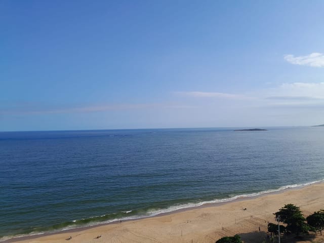 Foto do Apartamento - Excelente apartamento 2 quartos/Suíte, 85m², C/Varanda, uma quadra do Mar em Itapuã. | Vitoria Imóveis