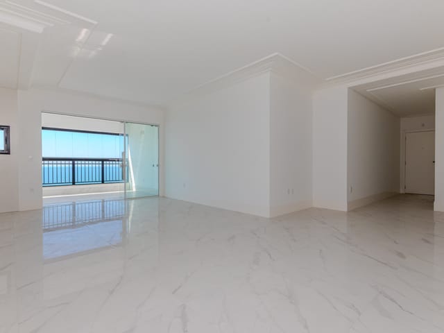 Apartamento com 300m² 4 quartos e 5 banheiros, à venda, no bairro Balneário Perequê em Porto Belo