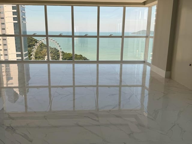Apartamento com 310m² 4 quartos e 5 banheiros, à venda, no bairro Pioneiros em Balneário Camboriú