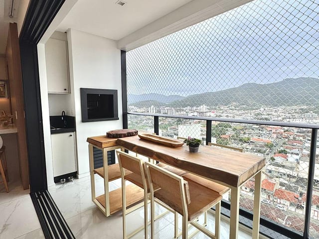 Apartamento com 110m² 3 quartos e 2 banheiros, à venda, no bairro Centro em Camboriú