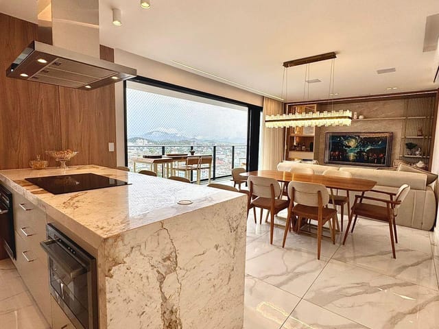 Apartamento com 110m² 3 quartos e 2 banheiros, à venda, no bairro Centro em Camboriú