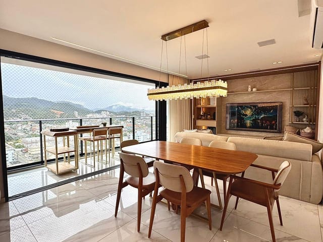 Apartamento com 110m² 3 quartos e 2 banheiros, à venda, no bairro Centro em Camboriú