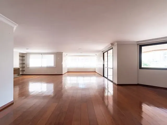 Apartamento com 726m² 4 quartos e 5 banheiros, à venda, no bairro Centro em Londrina