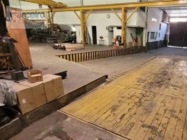 Galpão / Barracão com 1800m², à venda, no bairro Parque São Jorge em São Paulo