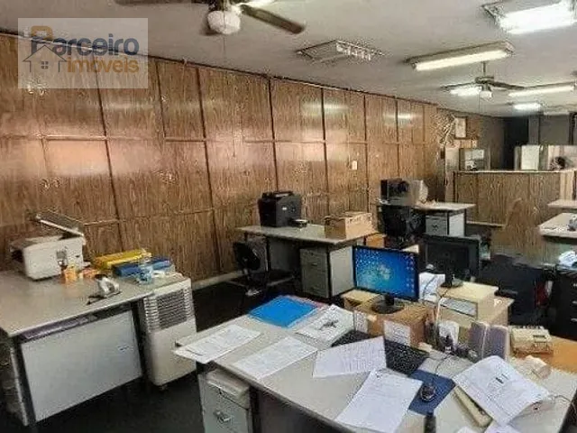 Galpão / Barracão com 1800m², à venda, no bairro Parque São Jorge em São Paulo