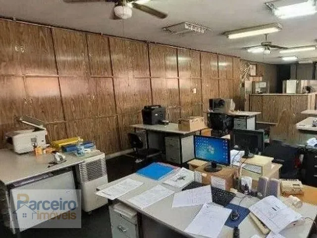 Galpão / Barracão com 1800m², à venda, no bairro Parque São Jorge em São Paulo