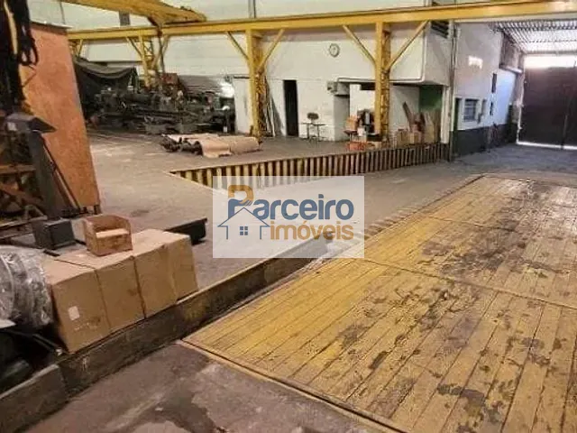 Galpão / Barracão com 1800m², à venda, no bairro Parque São Jorge em São Paulo