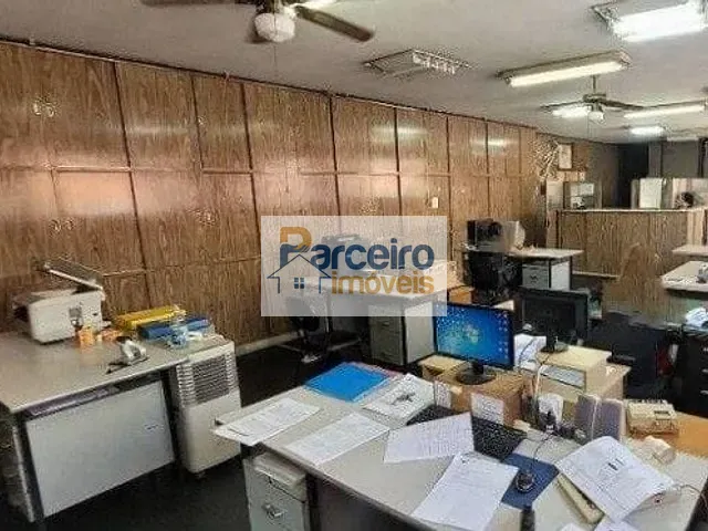 Galpão / Barracão com 1800m², à venda, no bairro Parque São Jorge em São Paulo
